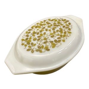 PYREX Vintage 1 1/2 quart Olive Pattern with Lid